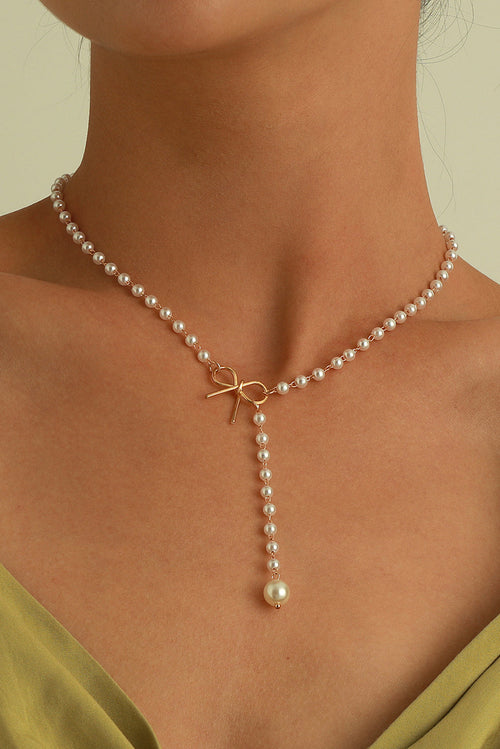 Collar con cadena de perlas y lazo chapado