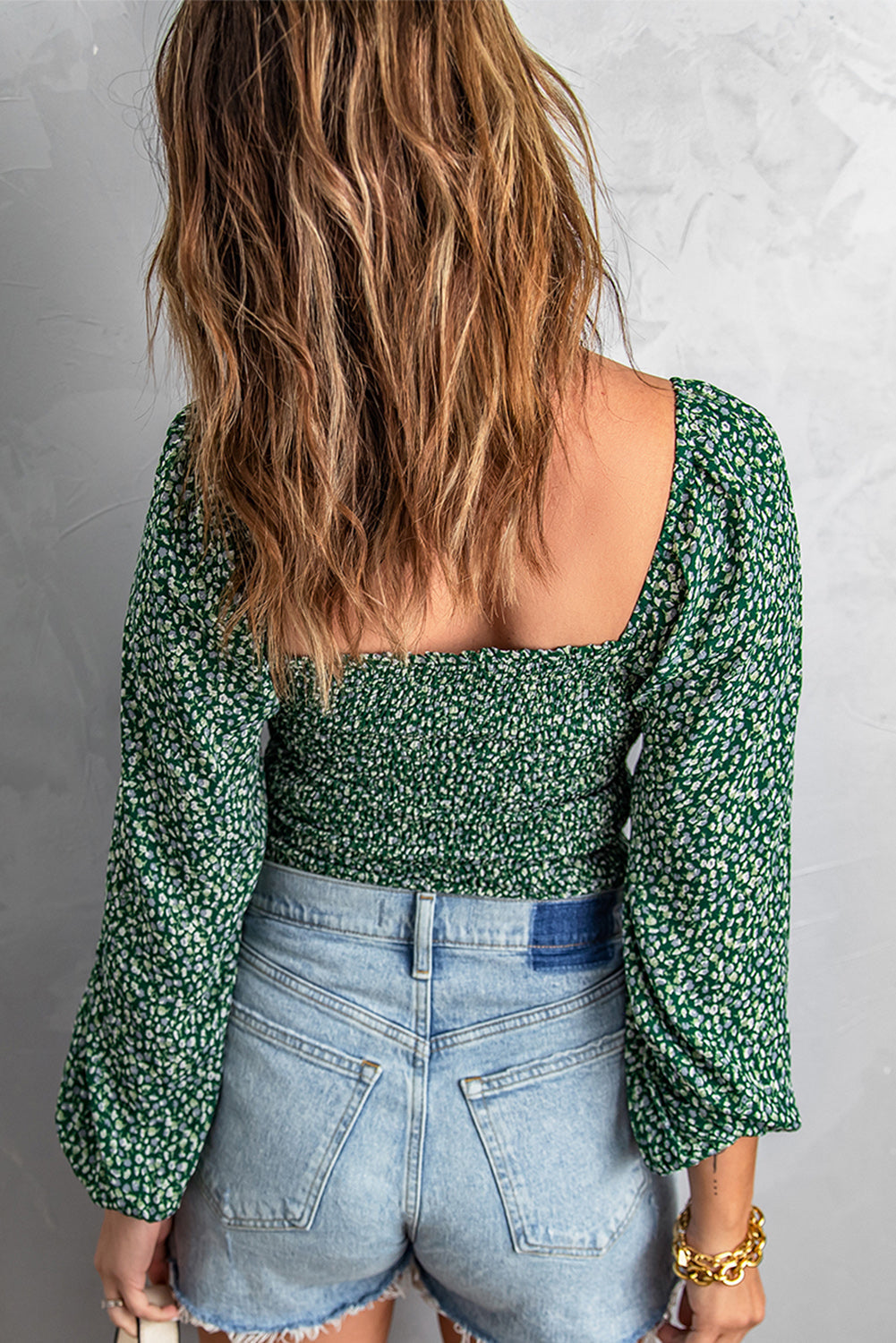 Top floral verde con fruncidos