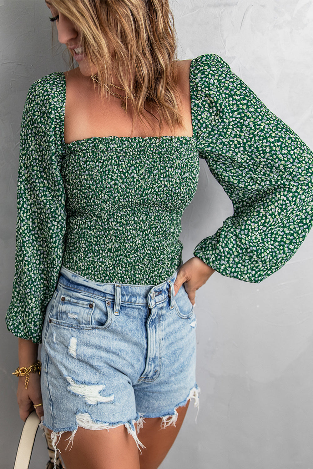 Top floral verde con fruncidos