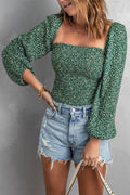 Top floral verde con fruncidos